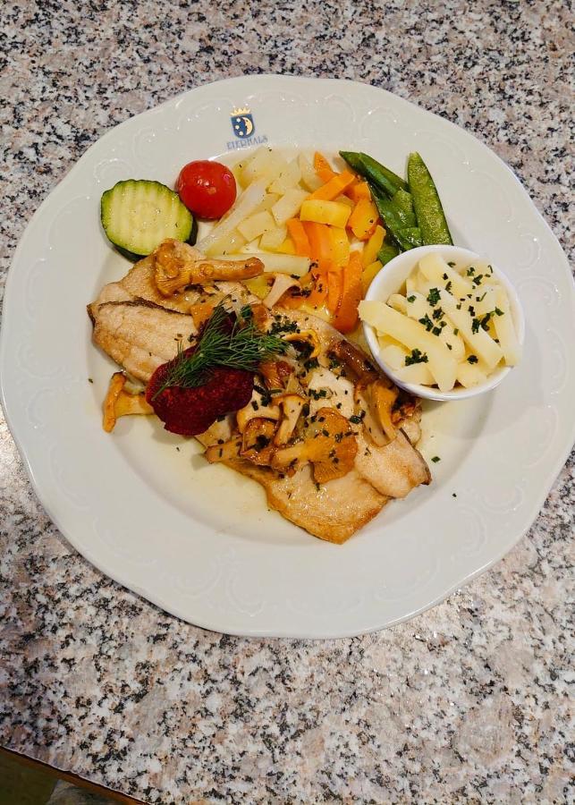 Hotel - Restaurant Eierhals Am Aegerisee Oberägeri Екстериор снимка