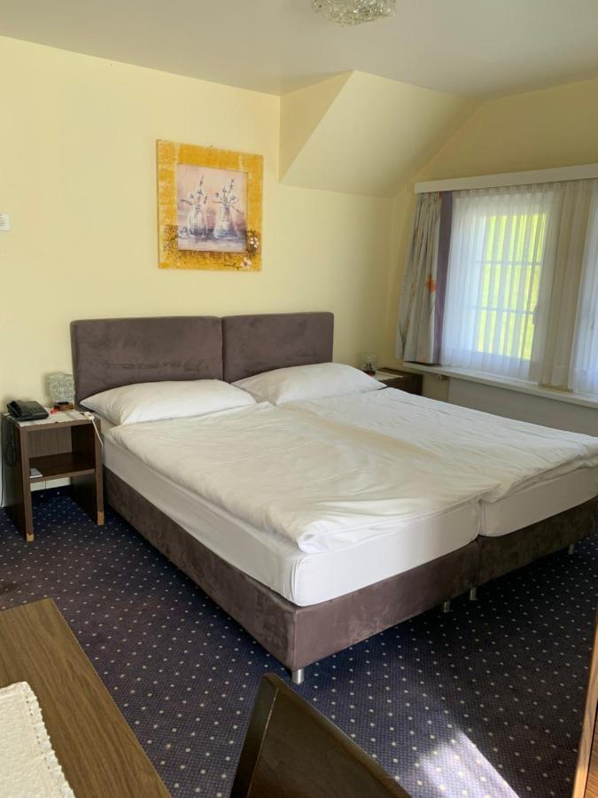 Hotel - Restaurant Eierhals Am Aegerisee Oberägeri Екстериор снимка